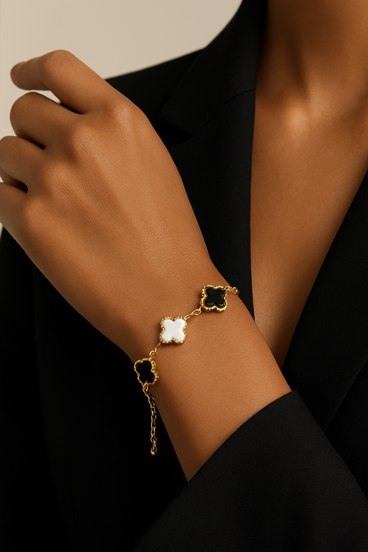 Black & White Fortune Clover